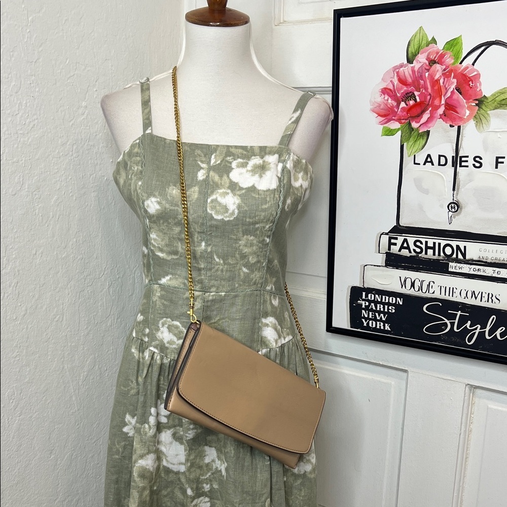 Banana Republic Classic Leather Clutch in Biscotti